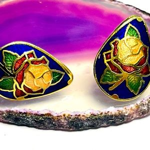 Vtg Cloisonné pink rose flower tear drop 3/4x1/5” post gold tone earrings
